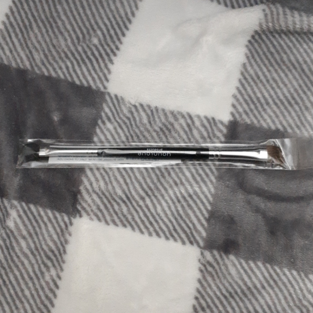 Younique angled shadow/sponge brush
